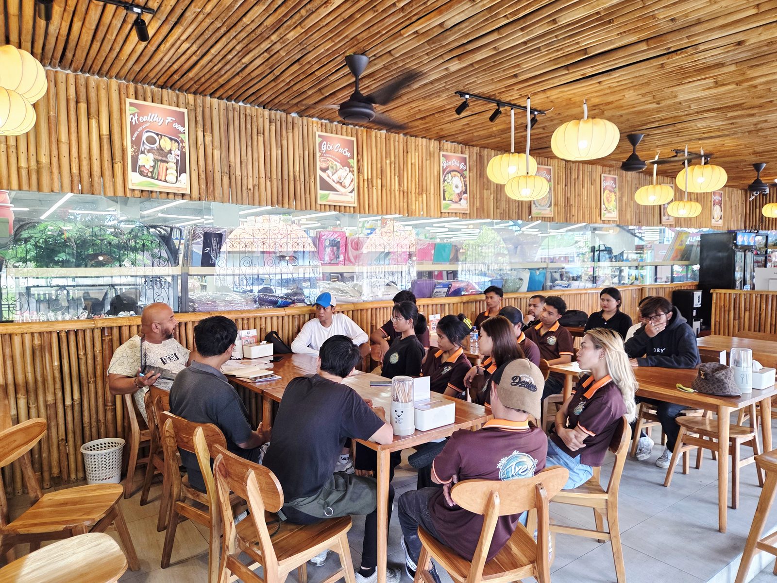 The whole Tre Việt Nam team outside the Ungasan restaurant
